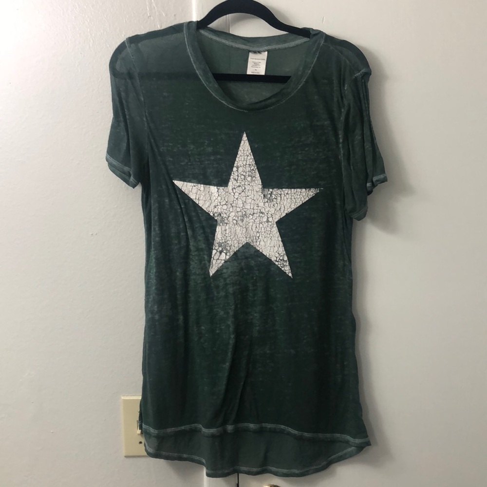 Green distressed star top